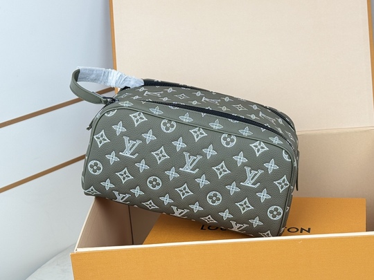 Louis Vuitton Dopp Kit M12651